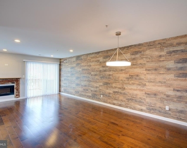 4304 Applegate Lane - Photo Thumbnail 3
