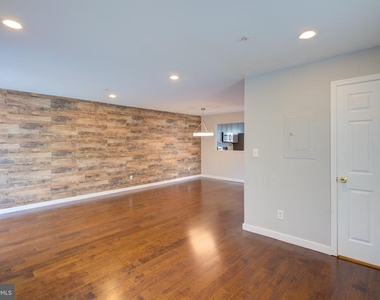 4304 Applegate Lane - Photo Thumbnail 6