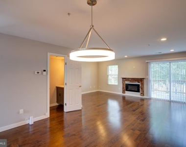 4304 Applegate Lane - Photo Thumbnail 8