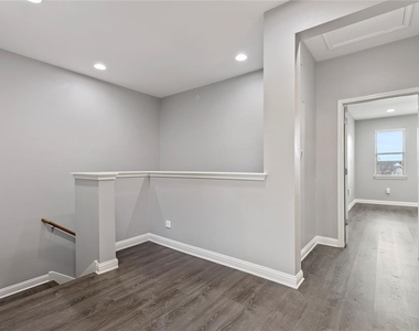 13800 Lyndhurst St - Photo Thumbnail 12