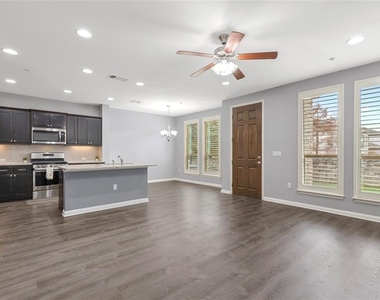 13800 Lyndhurst St - Photo Thumbnail 3