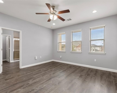 13800 Lyndhurst St - Photo Thumbnail 13