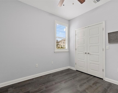 13800 Lyndhurst St - Photo Thumbnail 10