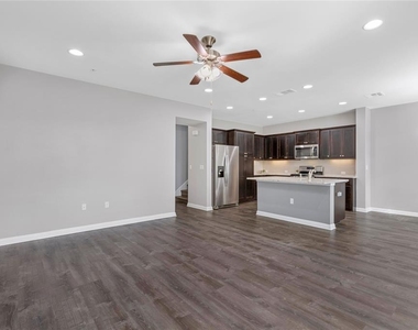 13800 Lyndhurst St - Photo Thumbnail 2