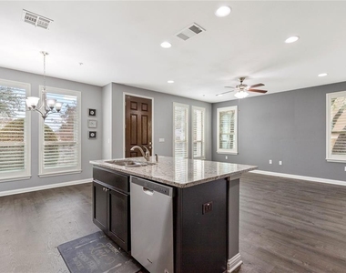 13800 Lyndhurst St - Photo Thumbnail 8