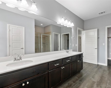 13800 Lyndhurst St - Photo Thumbnail 15