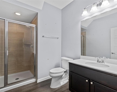 13800 Lyndhurst St - Photo Thumbnail 11