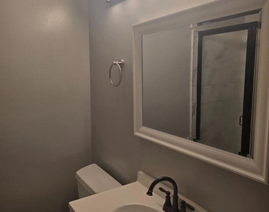 9605 Lake Pointe Court - Photo Thumbnail 11