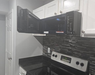 9605 Lake Pointe Court - Photo Thumbnail 8