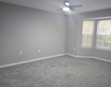 9605 Lake Pointe Court - Photo Thumbnail 3