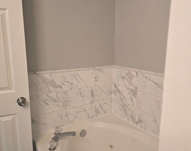 9605 Lake Pointe Court - Photo Thumbnail 14