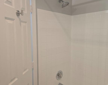 9605 Lake Pointe Court - Photo Thumbnail 10