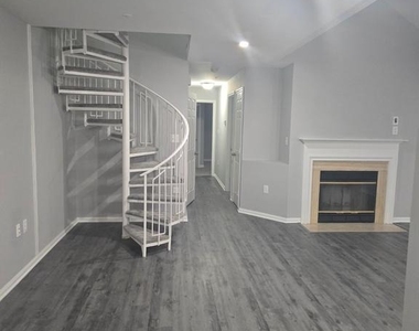 9605 Lake Pointe Court - Photo Thumbnail 1