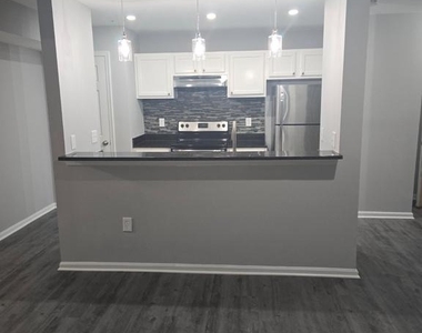 9605 Lake Pointe Court - Photo Thumbnail 2