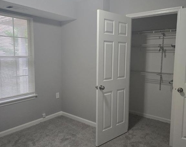 9605 Lake Pointe Court - Photo Thumbnail 12