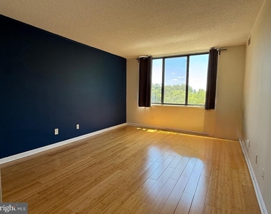 5225 Pooks Hill Road - Photo Thumbnail 12