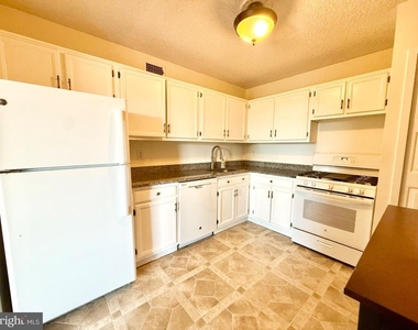 5225 Pooks Hill Road - Photo Thumbnail 4