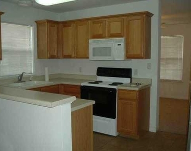 154 Shady Bluff Dr - Photo Thumbnail 3
