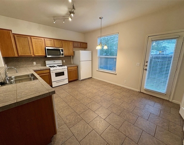 2409 Allred Dr - Photo Thumbnail 9