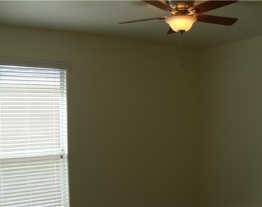 2409 Allred Dr - Photo Thumbnail 9