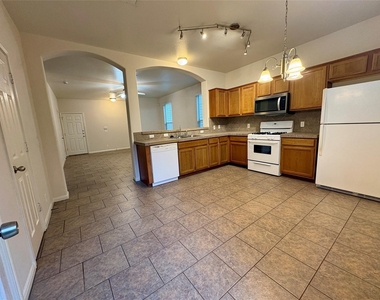2409 Allred Dr - Photo Thumbnail 10