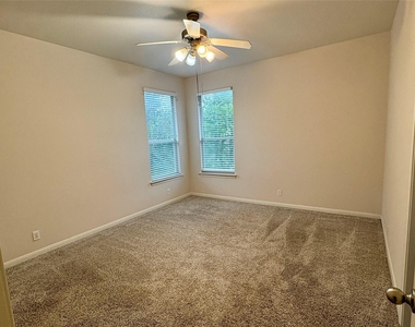 2409 Allred Dr - Photo Thumbnail 13