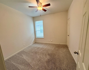 2409 Allred Dr - Photo Thumbnail 12