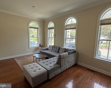 304 Robena Way - Photo Thumbnail 1