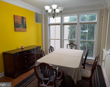 304 Robena Way - Photo Thumbnail 3