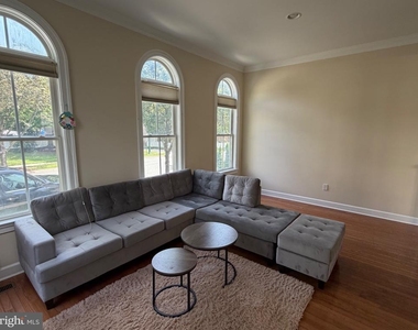 304 Robena Way - Photo Thumbnail 2