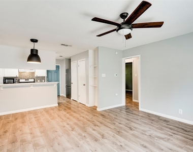 838 N Meadows Dr - Photo Thumbnail 4