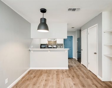 838 N Meadows Dr - Photo Thumbnail 7