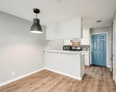 838 N Meadows Dr - Photo Thumbnail 6