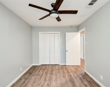 838 N Meadows Dr - Photo Thumbnail 19