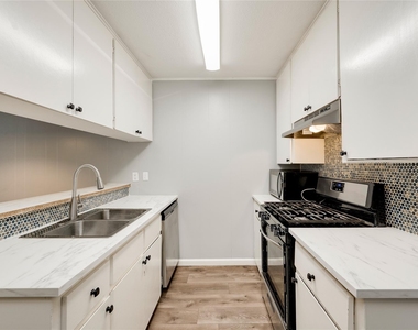 838 N Meadows Dr - Photo Thumbnail 11