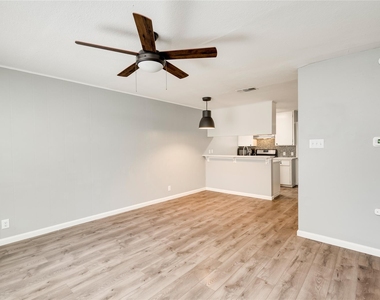 838 N Meadows Dr - Photo Thumbnail 5