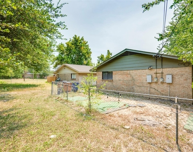 838 N Meadows Dr - Photo Thumbnail 2