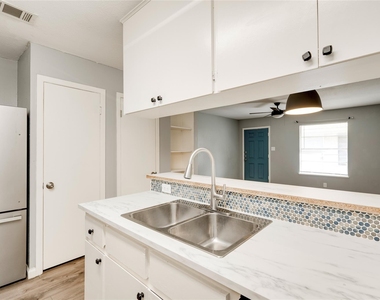 838 N Meadows Dr - Photo Thumbnail 13