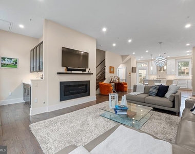 5307 Merriam Street - Photo Thumbnail 3