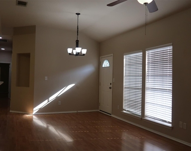 8712 Weiser Dr - Photo Thumbnail 2