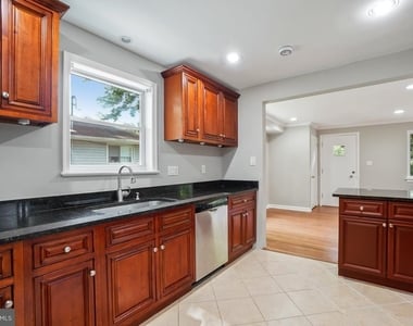 10705 Lockridge Drive - Photo Thumbnail 6