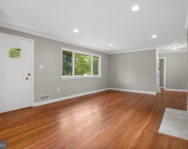 10705 Lockridge Drive - Photo Thumbnail 2