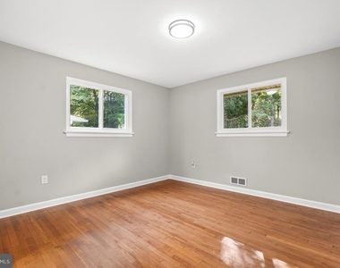10705 Lockridge Drive - Photo Thumbnail 11