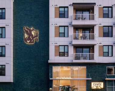 2323 S Lamar Blvd - Photo Thumbnail 1