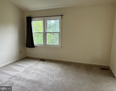 8630 Delcris Drive - Photo Thumbnail 11