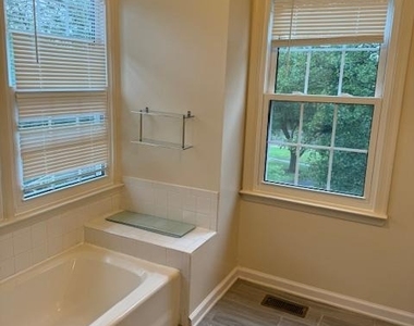 8630 Delcris Drive - Photo Thumbnail 7
