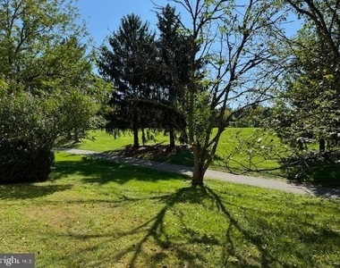 8630 Delcris Drive - Photo Thumbnail 32