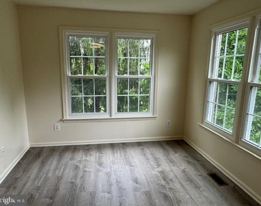 8630 Delcris Drive - Photo Thumbnail 18