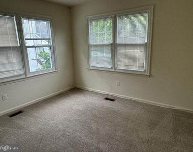 8630 Delcris Drive - Photo Thumbnail 12