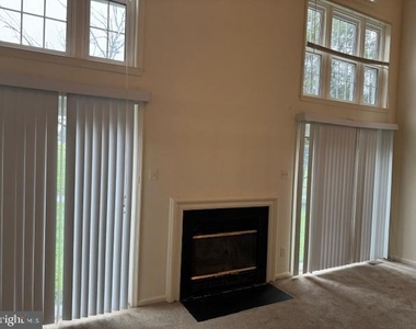 8630 Delcris Drive - Photo Thumbnail 27